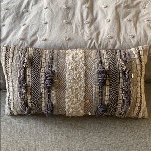 Decorative pillow.